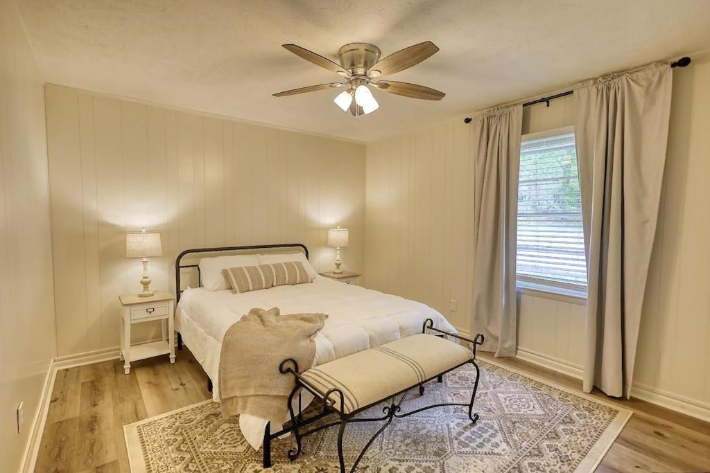 Cozy French 1/2 Mi From Square * Covington