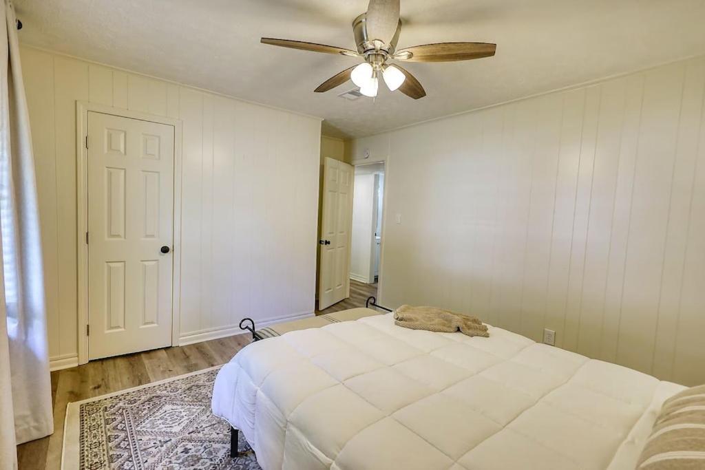 Holiday home Cozy French 1/2 Mi From Square