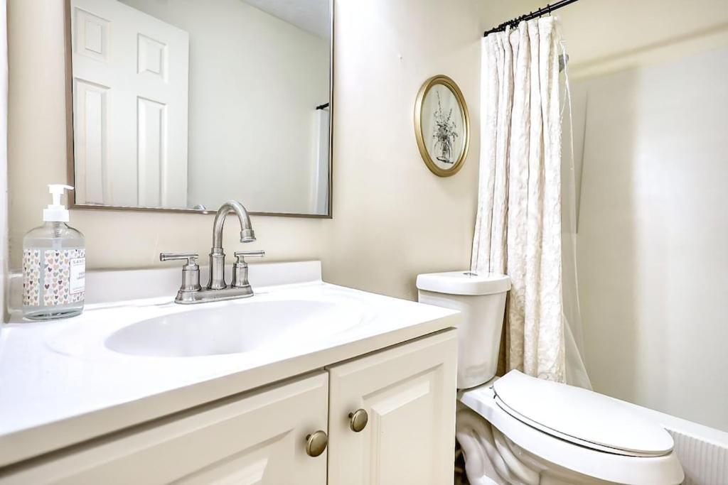 Cozy French 1/2 Mi From Square Covington