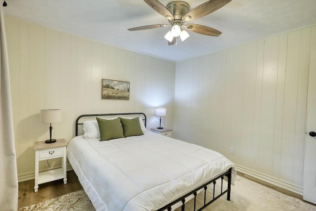Holiday home Cozy French 1/2 Mi From Square *