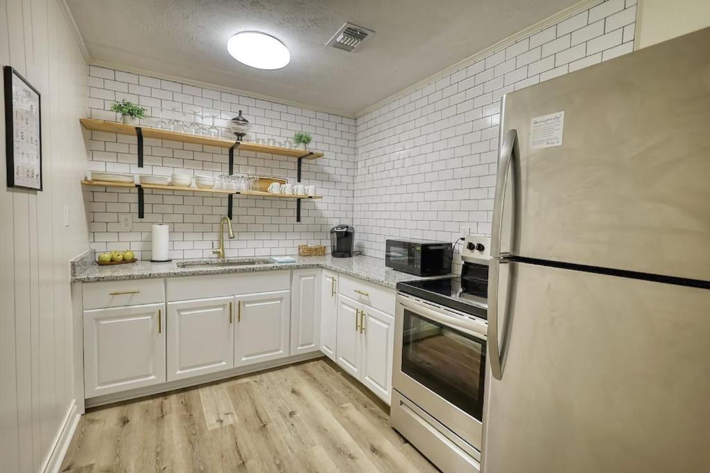 Holiday home Cozy French 1/2 Mi From Square *