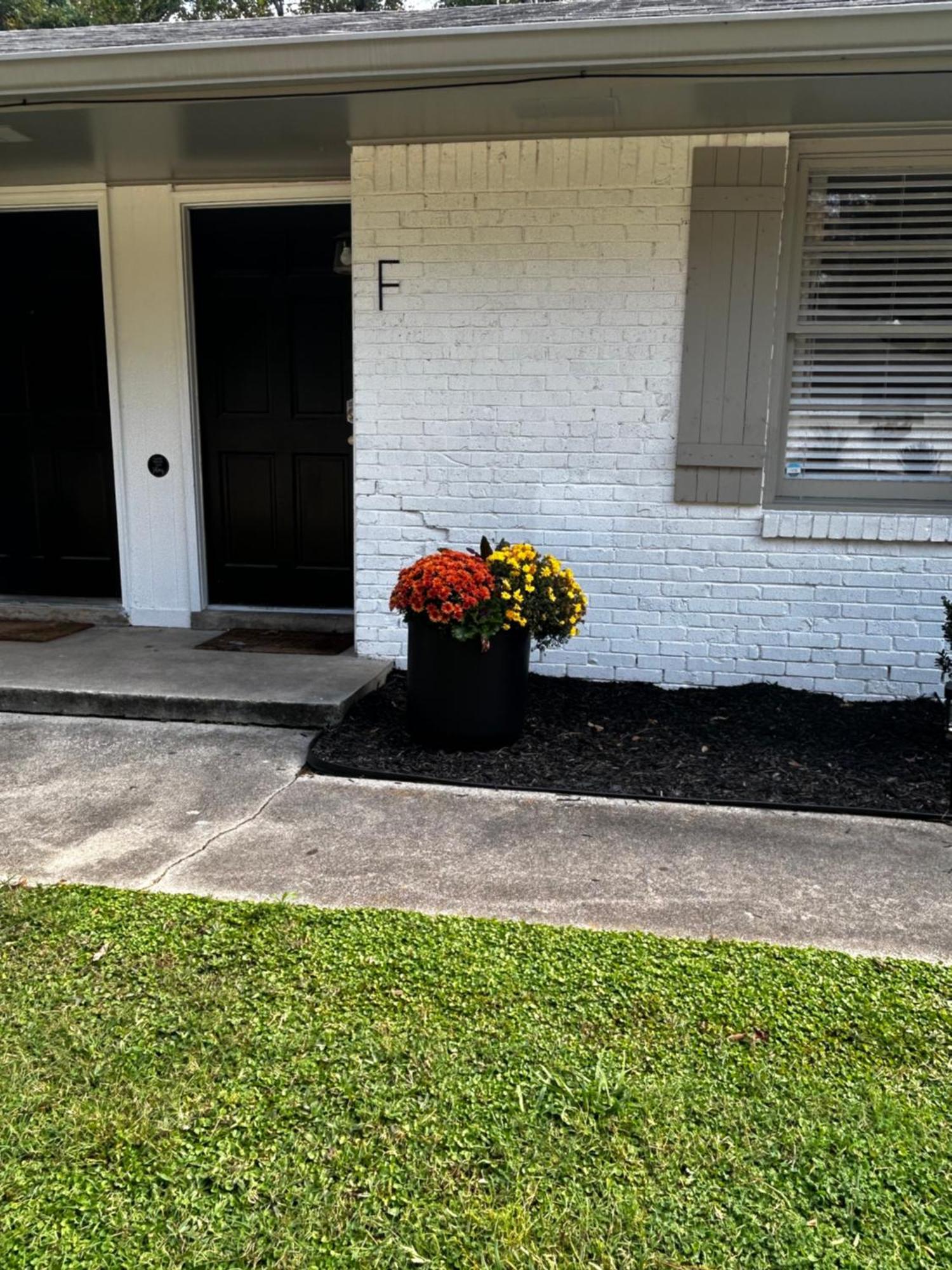 Holiday home Cozy French 1/2 Mi From Square Covington